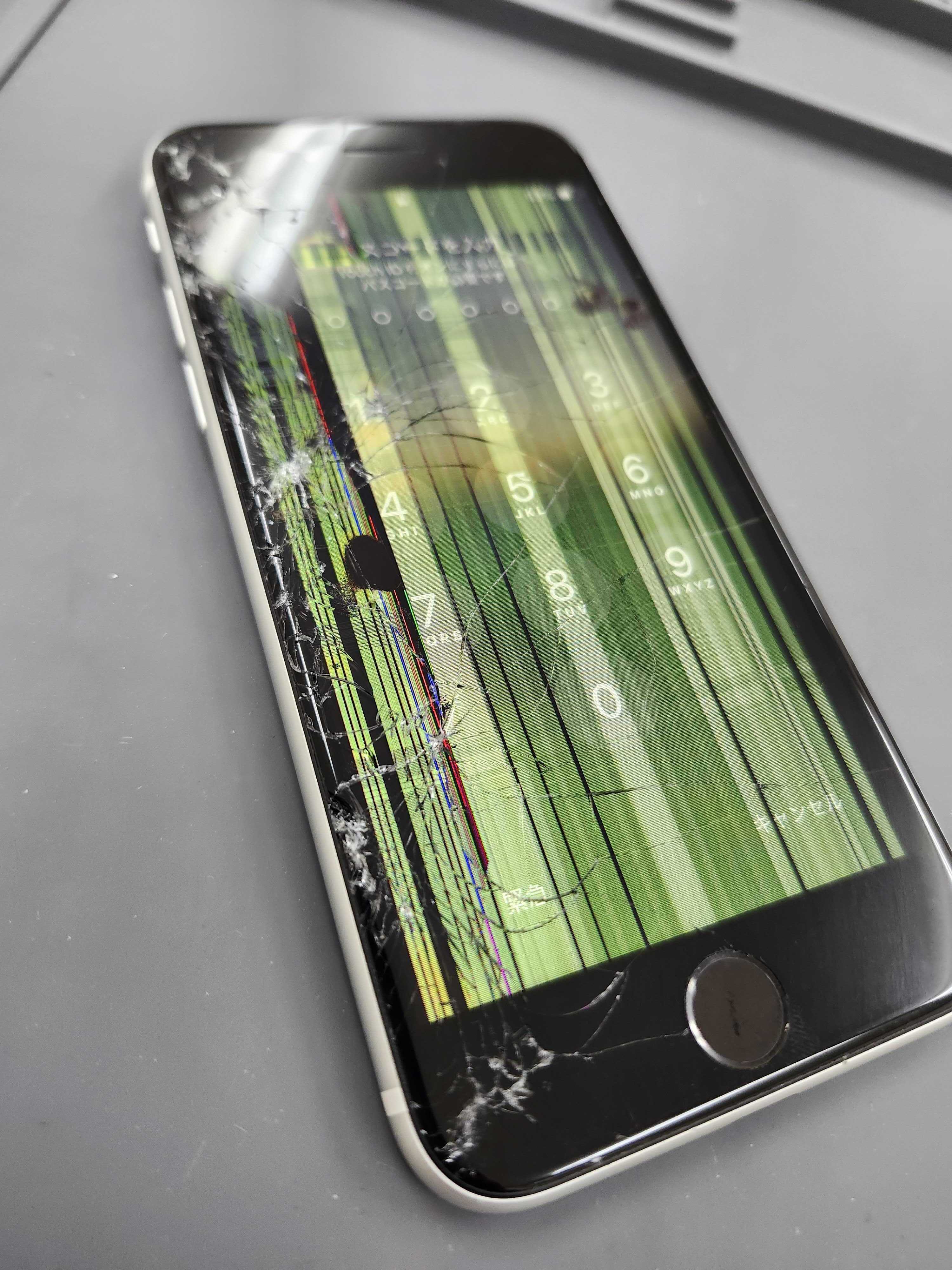 Apple iPhone SE (第2世代) ブラック docomo 画面割れ 修理実績】豊川市でiPhone SE（第2世代）の画面割れ・液晶不良を即日